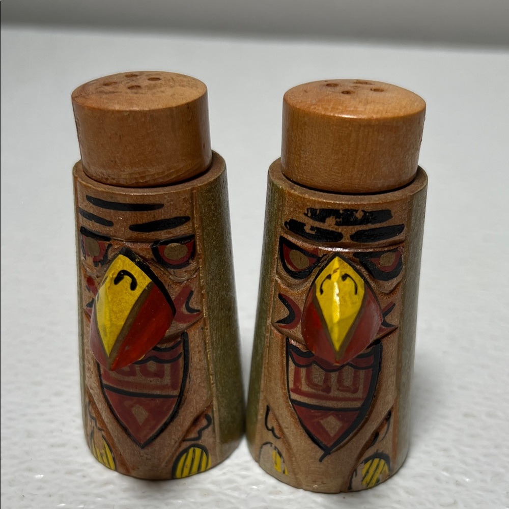 Vintage Native American totem pole salt and pepper shakers